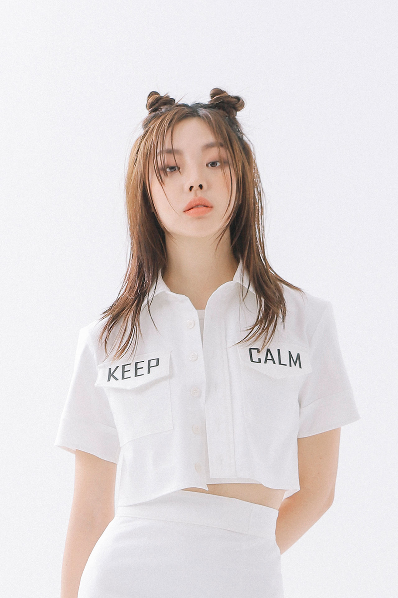 [공원소녀 민주 착용] Keep Calm Logo Crop shirt